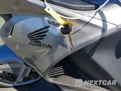 Zdjęcie 8 z 9 samochodu: 2010 HONDA NT700 VA VIN:VTMRC5256AE000182 - miniatura