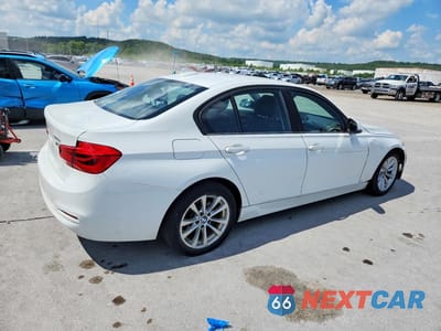 Trzecie zdjęcie samochodu z tyłu: 2016 BMW 320 XI VIN:WBA8E5G55GNT41150 - miniatura