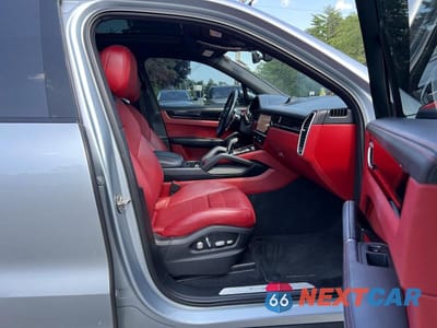 Piąte zdjęcie samochodu w środku: 2020 PORSCHE CAYENNE VIN:WP1AA2AY2LDA09828 - miniatura
