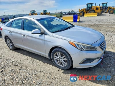 Czwarte zdjęcie samochodu z boku: 2016 HYUNDAI SONATA SE VIN:5NPE24AF9GH301518 - miniatura