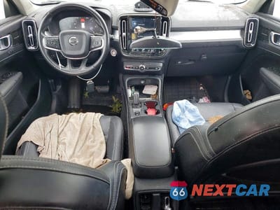 Zdjęcie 8 z 13 samochodu: 2019 VOLVO XC40 T5 MOMENTUM VIN:YV4162UK0K2084545 - miniatura