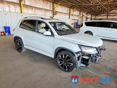 Czwarte zdjęcie samochodu z boku: 2014 VOLKSWAGEN TIGUAN S VIN:WVGBV3AX8EW558685 - miniatura