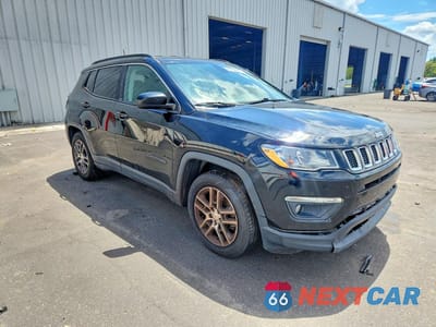 Czwarte zdjęcie samochodu z boku: 2019 JEEP COMPASS LATITUDE VIN:3C4NJCBB2KT815132 - miniatura