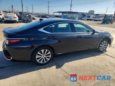 Trzecie zdjęcie samochodu z tyłu: 2019 LEXUS ES 300H VIN:58AB21B16KU003872 - miniatura