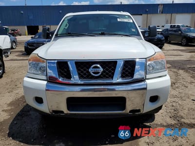 Piąte zdjęcie samochodu w środku: 2013 NISSAN TITAN SV VIN:1N6AA0EC2DN306921 - miniatura