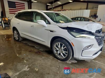 Czwarte zdjęcie samochodu z boku: 2023 BUICK ENCLAVE ESSENCE VIN:5GAEVAKW6PJ137576 - miniatura