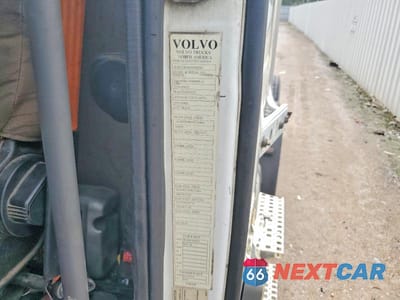 Zdjęcie 12 z 13 samochodu: 2016 VOLVO VNL SEMI TRUCK VIN:4V4NC9EG4GN929956 - miniatura