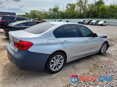 Trzecie zdjęcie samochodu z tyłu: 2016 BMW 320 XI VIN:WBA8E5G55GNT93104 - miniatura