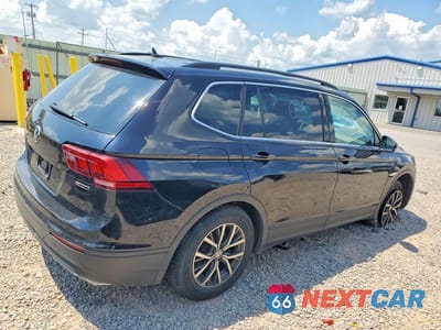 Trzecie zdjęcie samochodu z tyłu: 2019 VOLKSWAGEN TIGUAN SE VIN:3VV2B7AX9KM126978 - miniatura