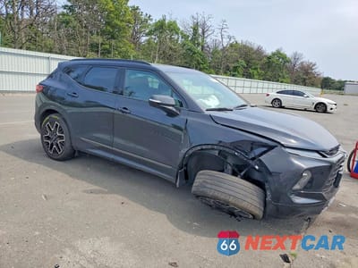 Czwarte zdjęcie samochodu z boku: 2024 CHEVROLET BLAZER RS VIN:3GNKBKRS8RS221653 - miniatura