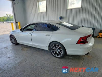 Drugie zdjęcie samochodu z przodu: 2018 VOLVO S90 T5 MOMENTUM VIN:LVY982AKXJP020172 - miniatura