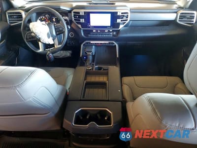 Zdjęcie 8 z 12 samochodu: 2024 TOYOTA TUNDRA CREWMAX SR5 VIN:5TFLA5EC1RX032034 - miniatura