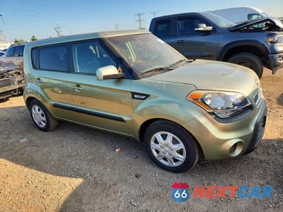 Czwarte zdjęcie samochodu z boku: 2013 KIA SOUL BASE VIN:KNDJT2A54D7621255 - miniatura