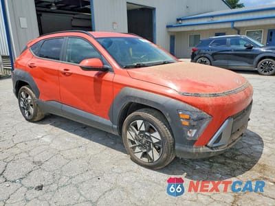 Czwarte zdjęcie samochodu z boku: 2025 HYUNDAI KONA SEL VIN:KM8HBCAB4SU194778 - miniatura