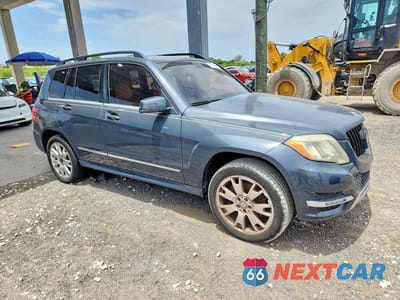 Czwarte zdjęcie samochodu z boku: 2013 MERCEDES-BENZ GLK 350 VIN:WDCGG5HB1DF961393 - miniatura