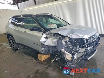 Czwarte zdjęcie samochodu z boku: 2025 JEEP COMPASS LIMITED VIN:3C4NJDCN0ST615249 - miniatura