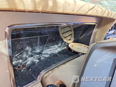 Zdjęcie 9 z 11 samochodu: 2010 LINCOLN NAVIGATOR VIN:5LMJJ2J50AEJ01852 - miniatura