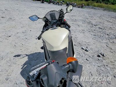 Zdjęcie 6 z 9 samochodu: 2024 YAMAHA YZFR3 A VIN:MH3RH18Y2RK017708 - miniatura