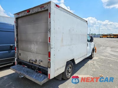 Trzecie zdjęcie samochodu z tyłu: 2013 GMC SAVANA BOX TRUCK VIN:1GDY72CA4D1125156 - miniatura