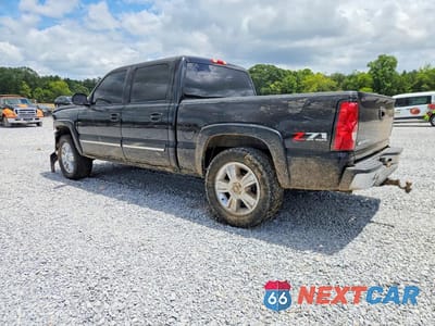 Drugie zdjęcie samochodu z przodu: 2007 CHEVROLET SILVERADO K1500 CLASSIC CREW CAB VIN:2GCEK13V371111444 - miniatura