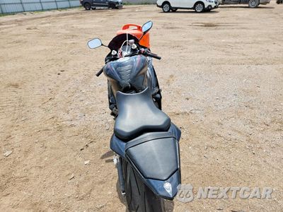 Czwarte zdjęcie samochodu z boku: 2006 YAMAHA YZFR6 L VIN:JYARJ12E06A002249 - miniatura