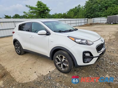 Czwarte zdjęcie samochodu z boku: 2020 KIA SPORTAGE LX VIN:KNDPMCAC7L7763125 - miniatura