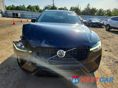 Piąte zdjęcie samochodu w środku: 2025 VOLVO XC60 PLUS VIN:YV4M12RC7S1088465 - miniatura