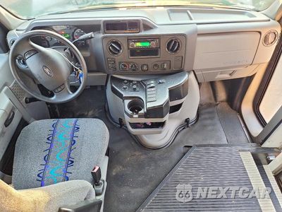 Zdjęcie 8 z 12 samochodu: 2015 FORD E450 SHUTTLE BUS VIN:1FDFE4FS2FDA35079 - miniatura
