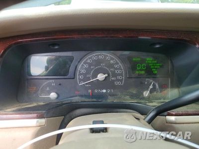 Zdjęcie 9 z 12 samochodu: 2003 LINCOLN TOWN CAR EXECUTIVE VIN:1LNHM81W83Y683561 - miniatura