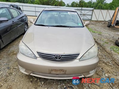 Piąte zdjęcie samochodu w środku: 2005 TOYOTA CAMRY XLE V6 VIN:4T1BF30K05U613306 - miniatura