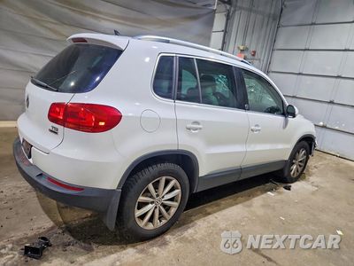 Trzecie zdjęcie samochodu z tyłu: 2017 VOLKSWAGEN TIGUAN WOLFSBURG VIN:WVGSV7AX0HK012479 - miniatura