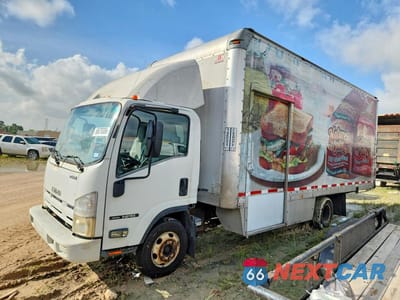 2013 ISUZU NPR BOX TRUCK 54DB4W1B5DS800492 - główne zdjęcie licytacji z USA - miniatura