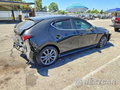 Trzecie zdjęcie samochodu z tyłu: 2023 MAZDA 3 SELECT VIN:JM1BPAKM3P1604804 - miniatura