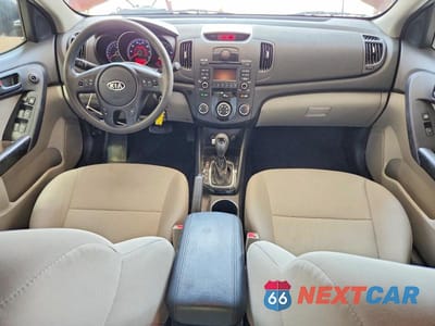 Zdjęcie 8 z 12 samochodu: 2012 KIA FORTE EX VIN:KNAFU4A25C5521807 - miniatura