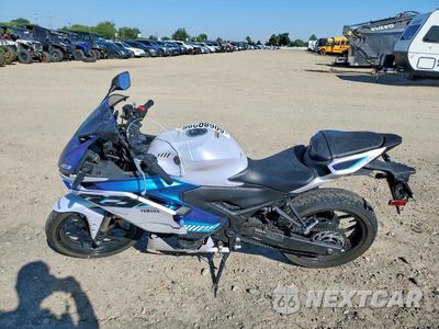 Trzecie zdjęcie samochodu z tyłu: 2025 YAMAHA YFZ320 A VIN:MH3RH25E2SK004060 - miniatura