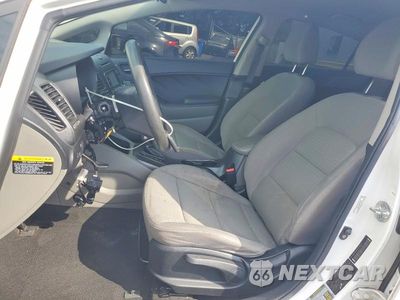 Zdjęcie 7 z 12 samochodu: 2016 KIA FORTE LX VIN:KNAFX4A6XG5555077 - miniatura