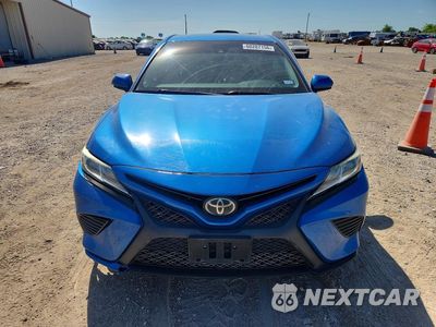 Piąte zdjęcie samochodu w środku: 2018 TOYOTA CAMRY SE VIN:4T1B11HK1JU068783 - miniatura