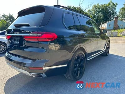 Trzecie zdjęcie samochodu z tyłu: 2021 BMW X7 XDRIVE40I VIN:5UXCW2C03M9H82428 - miniatura