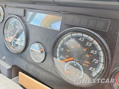 Zdjęcie 9 z 14 samochodu: 2015 FREIGHTLINER CASCADIA SEMI TRUCK VIN:3AKGGLD55FSGD8572 - miniatura