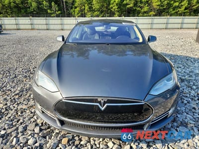 Piąte zdjęcie samochodu w środku: 2013 TESLA MODEL S VIN:5YJSA1CP0DFP23682 - miniatura
