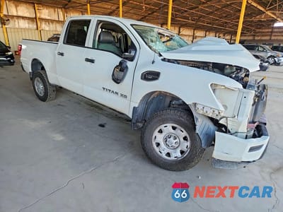 Czwarte zdjęcie samochodu z boku: 2021 NISSAN TITAN XD S VIN:1N6AA1FAXMN534457 - miniatura
