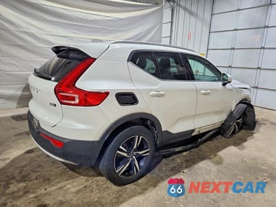 Trzecie zdjęcie samochodu z tyłu: 2023 VOLVO XC40 PLUS VIN:YV4L12UNXP2953175 - miniatura
