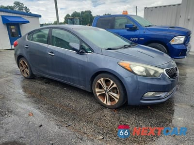 Czwarte zdjęcie samochodu z boku: 2015 KIA FORTE EX VIN:KNAFZ4A8XF5263665 - miniatura