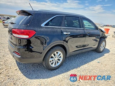 Trzecie zdjęcie samochodu z tyłu: 2017 KIA SORENTO LX V6 VIN:5XYPGDA54HG211090 - miniatura