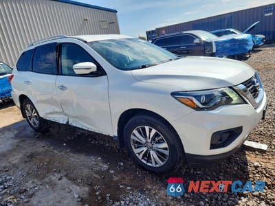 Czwarte zdjęcie samochodu z boku: 2019 NISSAN PATHFINDER SL VIN:5N1DR2MM8KC615022 - miniatura
