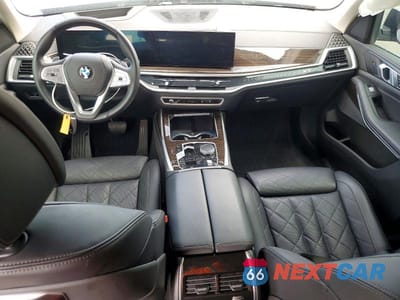 Zdjęcie 8 z 13 samochodu: 2025 BMW X7 XDRIVE40I VIN:5UX23EM0XS9X81257 - miniatura