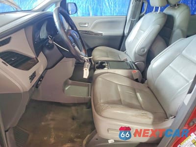 Zdjęcie 7 z 13 samochodu: 2017 TOYOTA SIENNA XLE 7-PASSENGER VIN:5TDDZ3DC2HS173332 - miniatura
