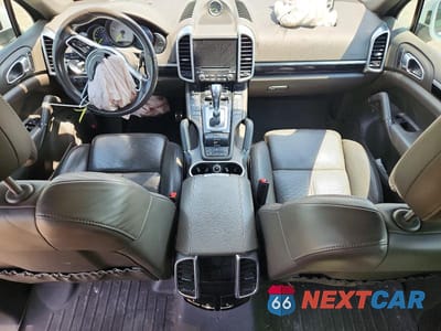 Zdjęcie 8 z 13 samochodu: 2017 PORSCHE CAYENNE SE HYBRID PLATINUM VIN:WP1AE2A2XHLA76075 - miniatura