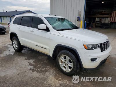 Czwarte zdjęcie samochodu z boku: 2017 JEEP GRAND CHEROKEE LAREDO VIN:1C4RJFAG4HC947488 - miniatura