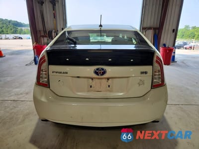 Zdjęcie 6 z 12 samochodu: 2013 TOYOTA PRIUS THREE VIN:JTDKN3DU1D5575824 - miniatura
